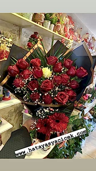 21 Güllü Sevgi Buketi