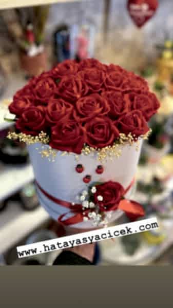 Kutuda 21 Yapay Gül