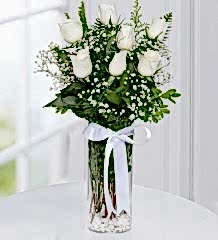 Cam Vazoda 7 Beyaz Gül