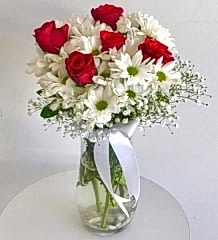 Vazoda 5 gül papatya